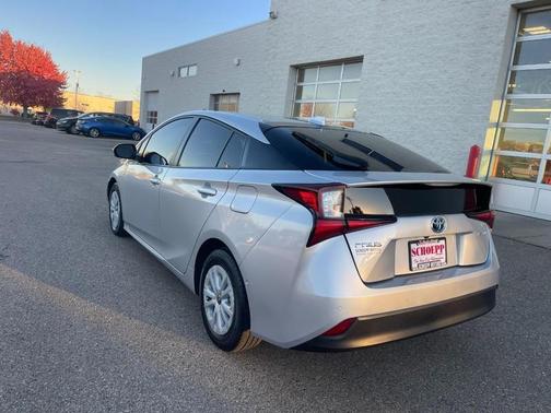 2022 Toyota Prius LE