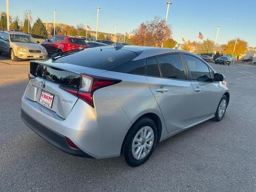2022 Toyota Prius LE
