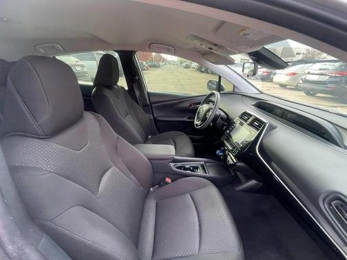 2022 Toyota Prius LE