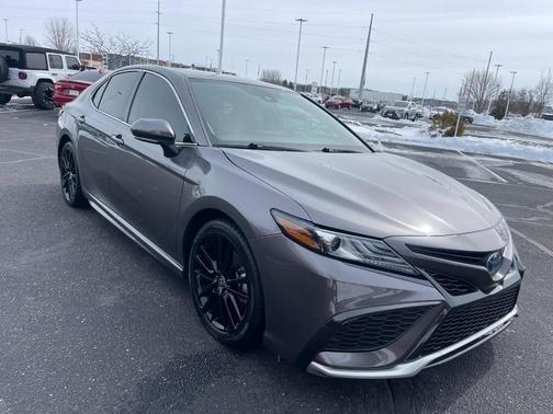 2024 Toyota Camry Hybrid SE