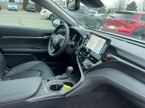 2024 Toyota Camry Hybrid SE