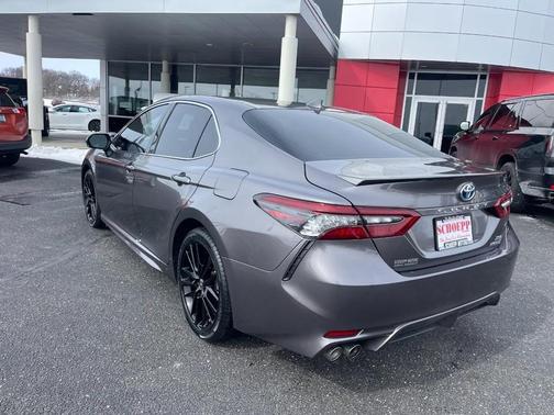2024 Toyota Camry Hybrid SE