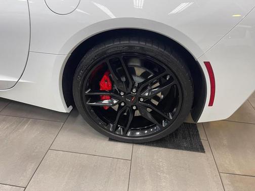 Arctic White 2019 Chevrolet Corvette Stingray