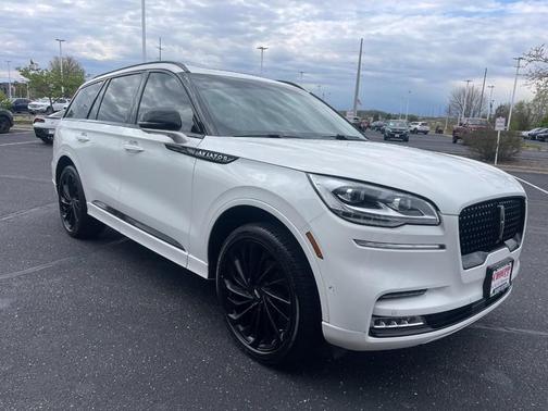 Pristine White Metallic Tri-Coat 2023 Lincoln Aviator Reserve AWD