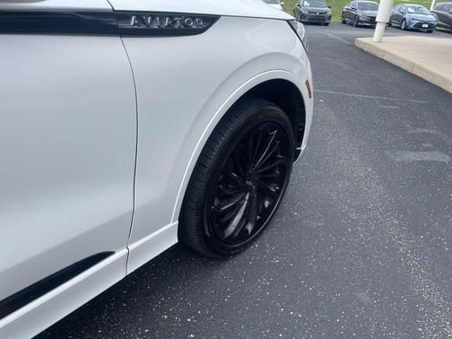Pristine White Metallic Tri-Coat 2023 Lincoln Aviator Reserve AWD