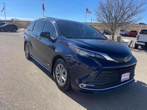 2021 Toyota Sienna XLE 8 Passenger