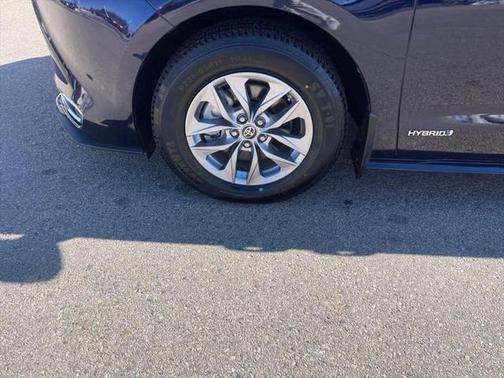 2021 Toyota Sienna XLE 8 Passenger
