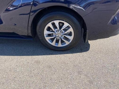 2021 Toyota Sienna XLE 8 Passenger
