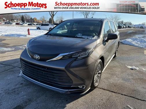 Predawn Gray Mica 2021 Toyota Sienna XLE 8 Passenger
