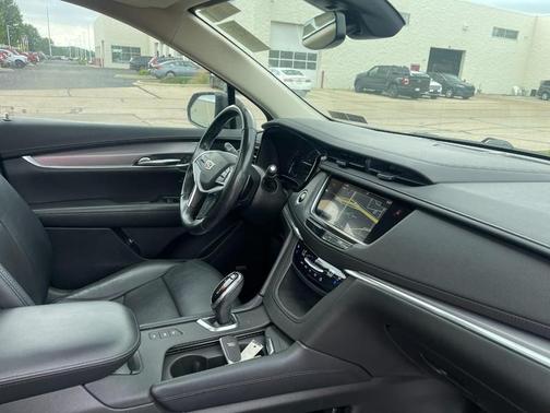 Stellar Black Metallic 2019 Cadillac XT5 Premium Luxury
