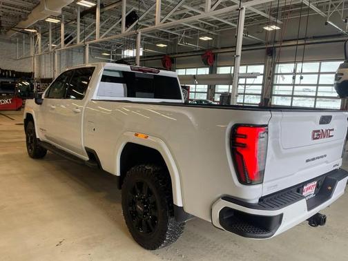 2024 GMC Sierra 2500 AT4