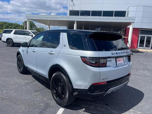 Silicon Silver Premium Metallic 2024 Land Rover Discovery Sport Dynamic SE