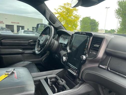 Diamond Black Crystal Pearlcoat 2022 RAM 1500 Limited