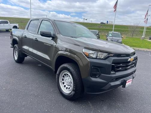 Harvest Bronze Metallic 2024 Chevrolet Colorado WT