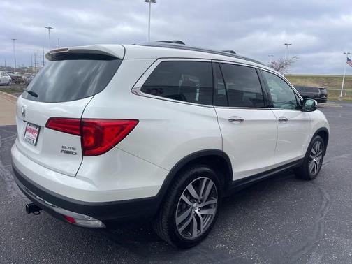 White Diamond Pearl 2018 Honda Pilot Elite