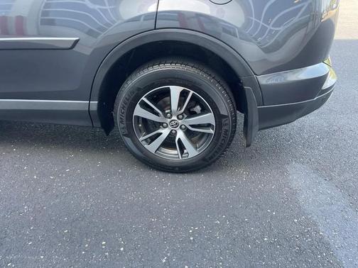 Magnetic Gray Metallic 2018 Toyota RAV4 XLE