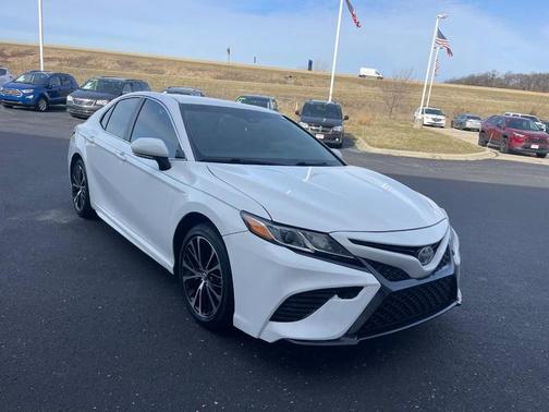 2018 Toyota Camry SE