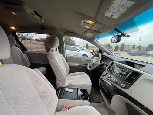 2011 Toyota Sienna LE