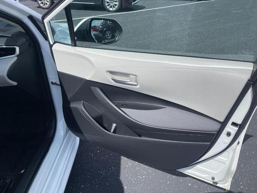 Super White 2021 Toyota Corolla LE