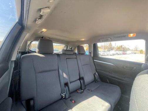 Blizzard Pearl 2019 Toyota Highlander LE