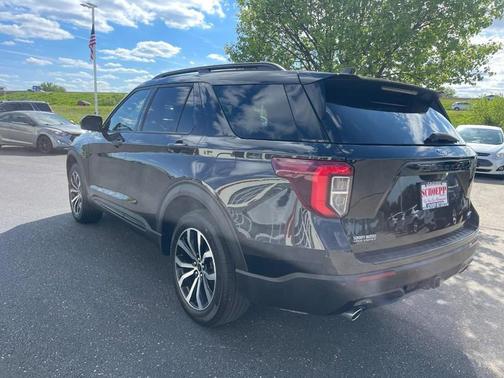Agate Black Metallic 2024 Ford Explorer ST-Line