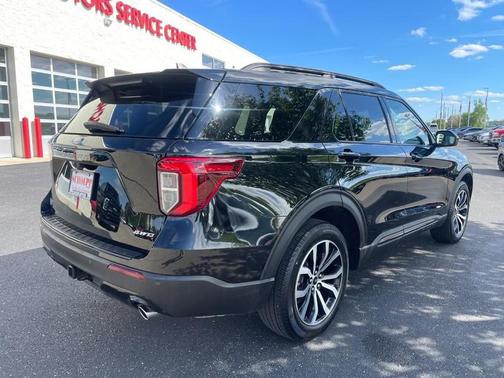 Agate Black Metallic 2024 Ford Explorer ST-Line