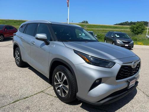 2022 Toyota Highlander Hybrid XLE