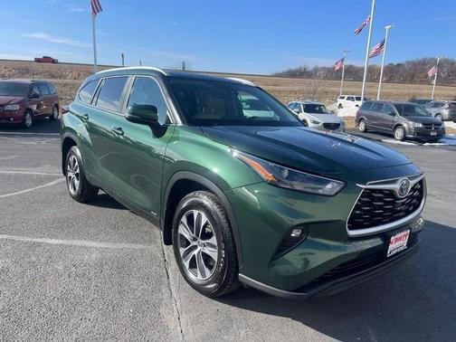 2023 Toyota Highlander Hybrid XLE