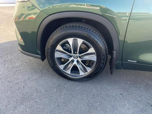 2023 Toyota Highlander Hybrid XLE