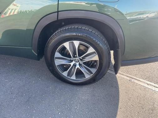 2023 Toyota Highlander Hybrid XLE