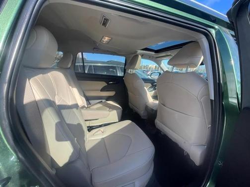 2023 Toyota Highlander Hybrid XLE
