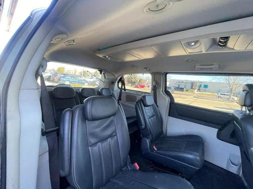 2010 Chrysler Town & Country Touring