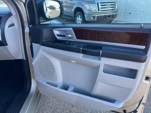 2010 Chrysler Town & Country Touring