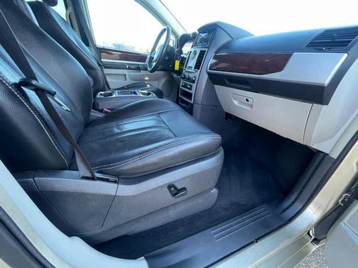 2010 Chrysler Town & Country Touring