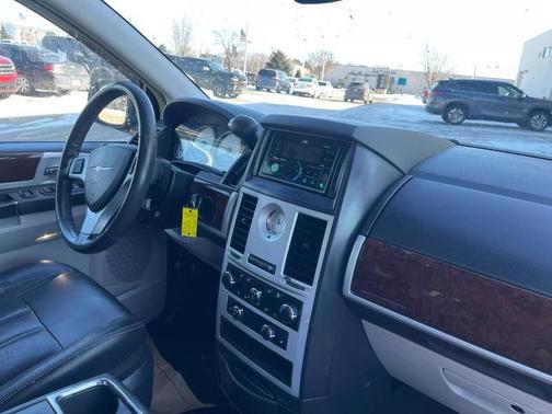 2010 Chrysler Town & Country Touring