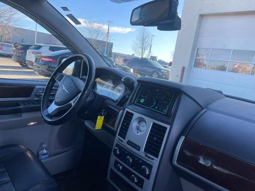 2010 Chrysler Town & Country Touring