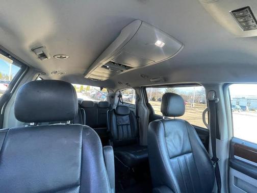 2010 Chrysler Town & Country Touring