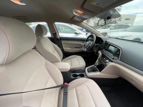 Scarlet Red Pearl 2017 Hyundai ELANTRA SE