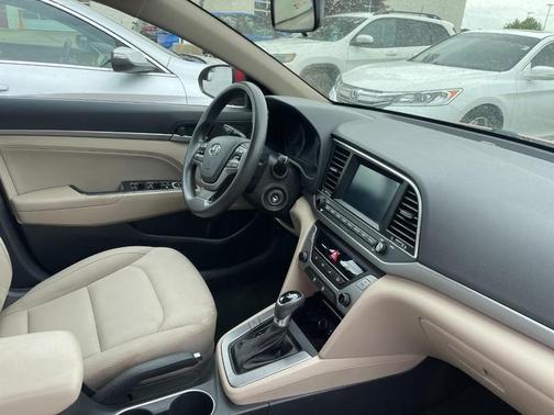 Scarlet Red Pearl 2017 Hyundai ELANTRA SE