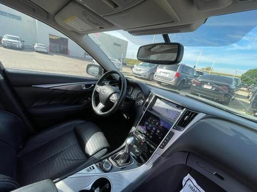 2016 INFINITI Q50 3.0t RED SPORT 400