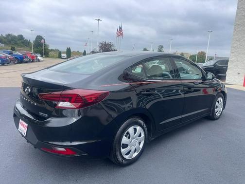 2020 Hyundai ELANTRA SE