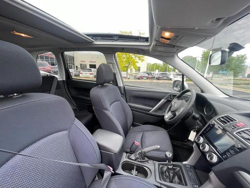 Ice Silver Metallic 2017 Subaru Forester 2.5i Premium