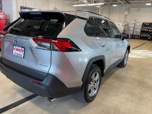 2022 Toyota RAV4 Hybrid XLE
