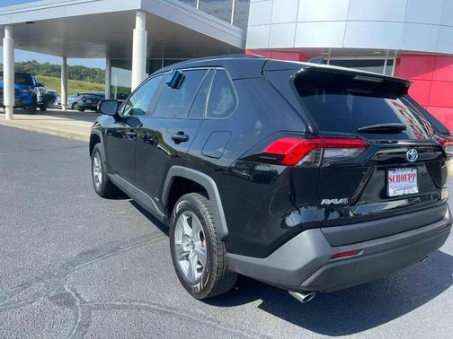 2022 Toyota RAV4 Hybrid XLE