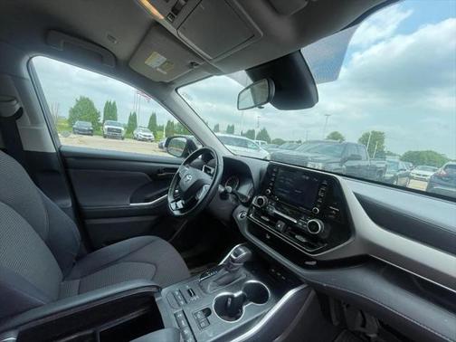2020 Toyota Highlander LE