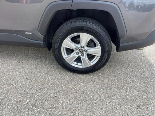 2020 Toyota RAV4 Hybrid XLE