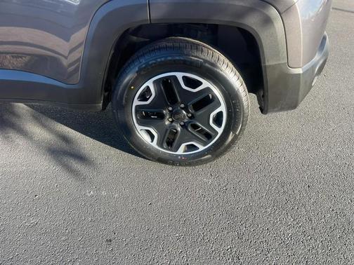 2016 Jeep Renegade Trailhawk