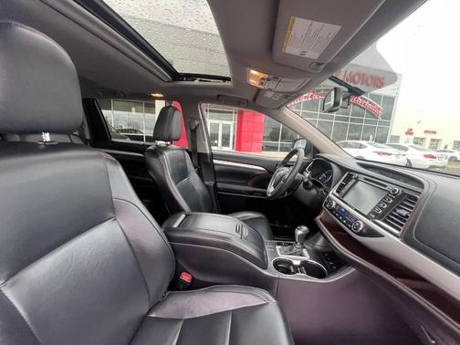 Silver Sky Metallic 2016 Toyota Highlander XLE