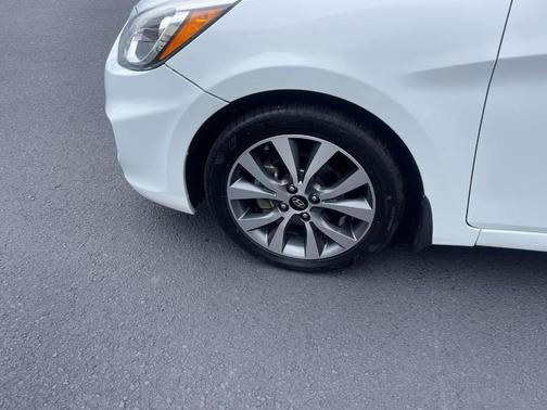 2017 Hyundai Accent Value Edition