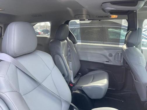 2022 Toyota Sienna XLE 8 Passenger